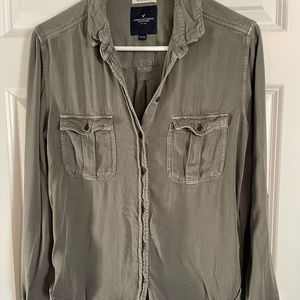 American Eagle Boyfriend fit green button down